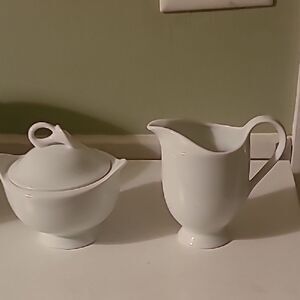 Mikasa Classis Flair Ceramic Creamer and Sugar Set